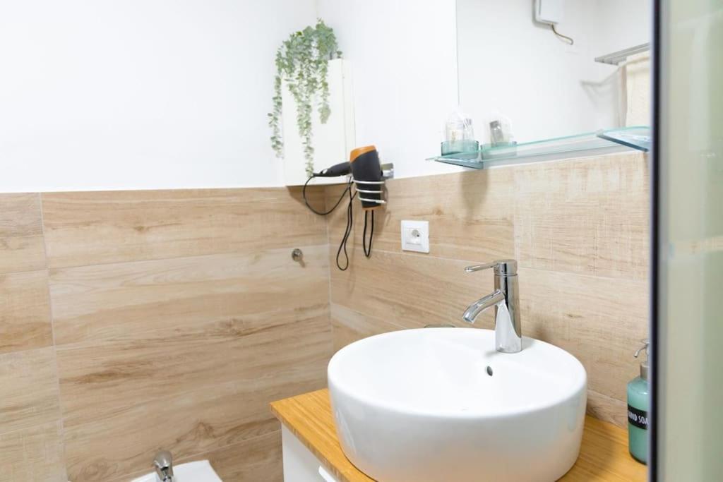 Donna Marta Apartment Болоня Екстериор снимка